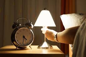 Tips Aman Untuk Menghindari Bahaya Cahaya Lampu saat Tidur